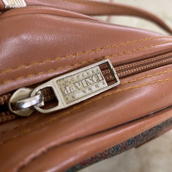 Contessa Da Vinci Paisley Print Faux Leather Crossbody & 2 Matching Clutches - Picture 15 of 15